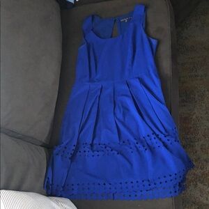 Fitted Sleeveless Blue Pleated Dress with Laser-Cut Hem